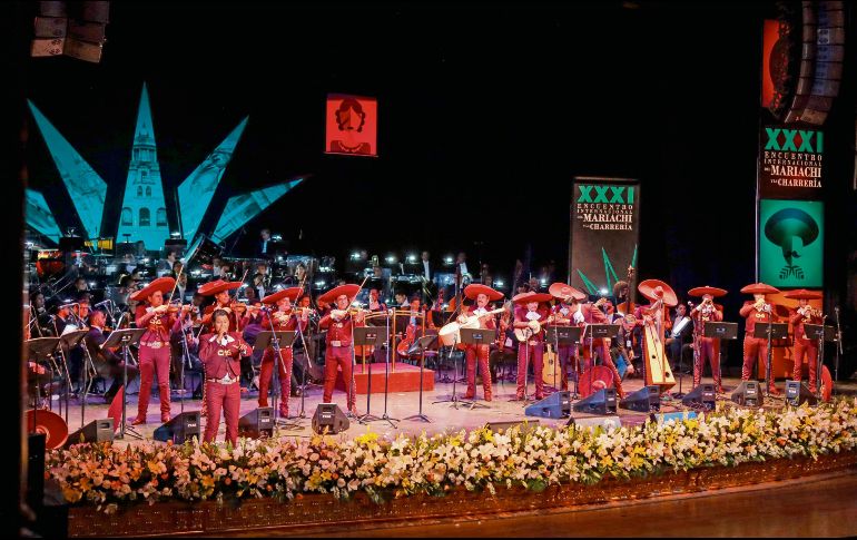 El mariachi se lució en el escenario del Teatro Degollado. EL INFORMADOR/ H. Figueroa