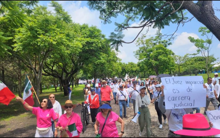 El contingente partió de Ciudad Judicial alrededor de las 11:00 horas y continuó su recorrido hasta el Parque Metropolitano. EL INFORMADOR/ O. González