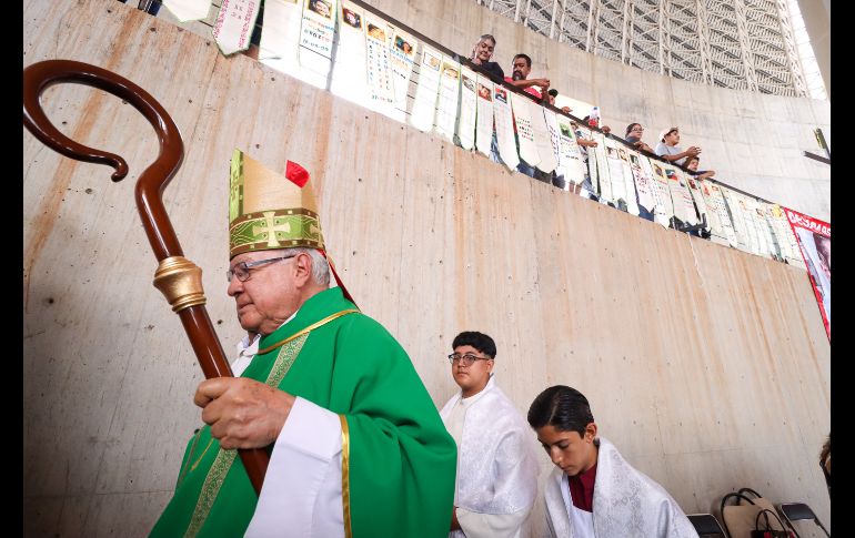 Durante el sermón el cardenal Francisco Robles Ortega, quien ofreció esta misa, instó a las familias a no perder la fe en Dios y en que sus seres queridos habrán de ser encontrados, y les pidió que sigan unidas en su lucha. EL INFORMADOR / H. Figueroa