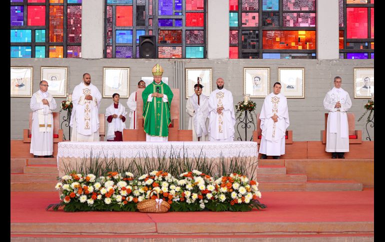 Durante el sermón el cardenal Francisco Robles Ortega, quien ofreció esta misa, instó a las familias a no perder la fe en Dios y en que sus seres queridos habrán de ser encontrados, y les pidió que sigan unidas en su lucha. EL INFORMADOR / H. Figueroa