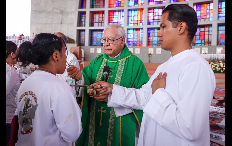 Durante el sermón el cardenal Francisco Robles Ortega, quien ofreció esta misa, instó a las familias a no perder la fe en Dios y en que sus seres queridos habrán de ser encontrados, y les pidió que sigan unidas en su lucha. EL INFORMADOR / H. Figueroa