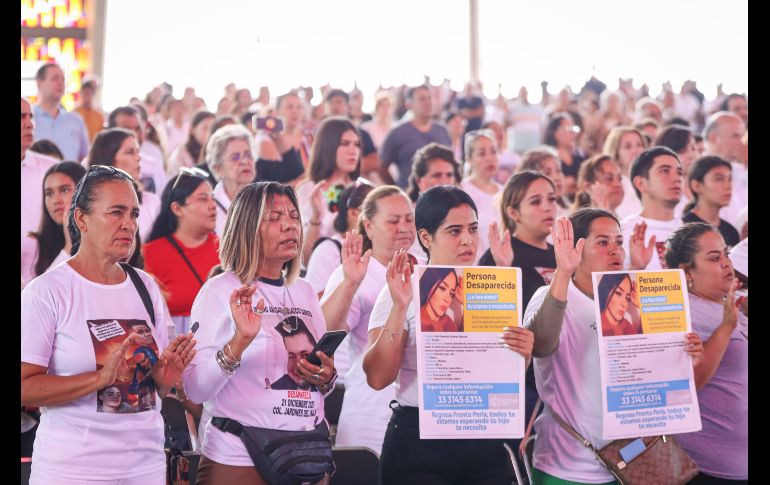 Durante el sermón el cardenal Francisco Robles Ortega, quien ofreció esta misa, instó a las familias a no perder la fe en Dios y en que sus seres queridos habrán de ser encontrados, y les pidió que sigan unidas en su lucha. EL INFORMADOR / H. Figueroa