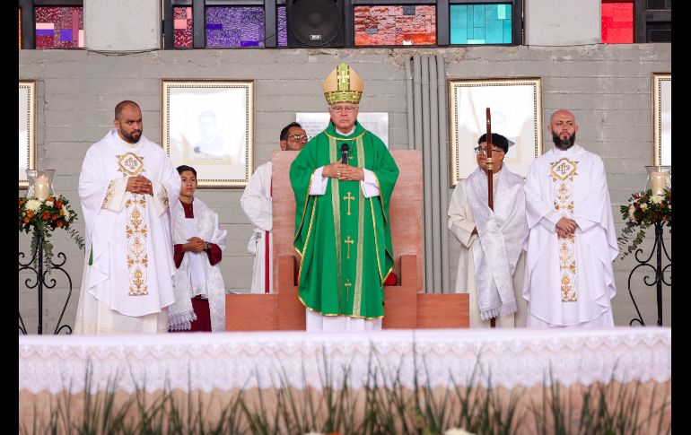 Durante el sermón el cardenal Francisco Robles Ortega, quien ofreció esta misa, instó a las familias a no perder la fe en Dios y en que sus seres queridos habrán de ser encontrados, y les pidió que sigan unidas en su lucha. EL INFORMADOR / H. Figueroa