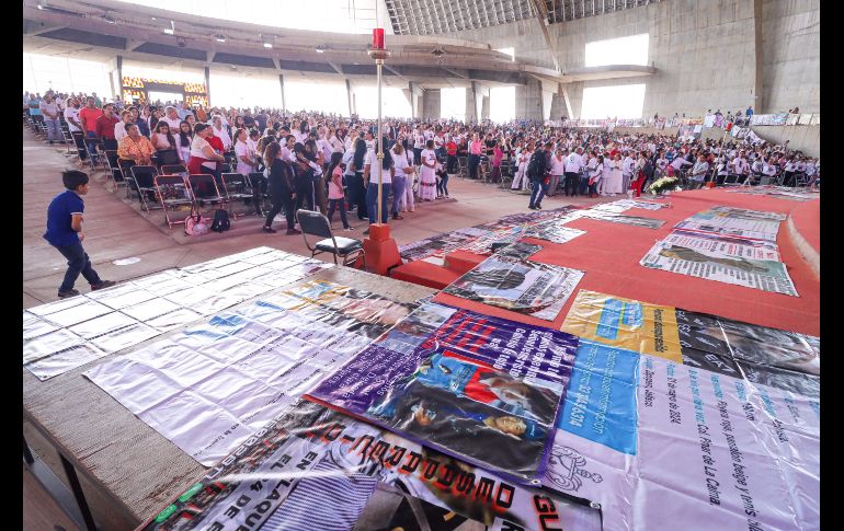 Durante el sermón el cardenal Francisco Robles Ortega, quien ofreció esta misa, instó a las familias a no perder la fe en Dios y en que sus seres queridos habrán de ser encontrados, y les pidió que sigan unidas en su lucha. EL INFORMADOR / H. Figueroa