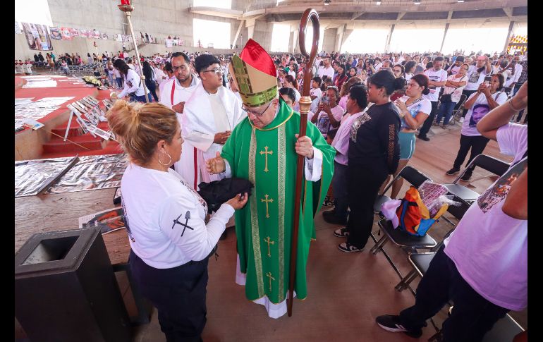 Durante el sermón el cardenal Francisco Robles Ortega, quien ofreció esta misa, instó a las familias a no perder la fe en Dios y en que sus seres queridos habrán de ser encontrados, y les pidió que sigan unidas en su lucha. EL INFORMADOR / H. Figueroa