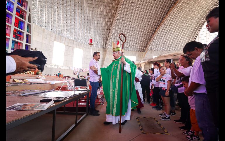 Durante el sermón el cardenal Francisco Robles Ortega, quien ofreció esta misa, instó a las familias a no perder la fe en Dios y en que sus seres queridos habrán de ser encontrados, y les pidió que sigan unidas en su lucha. EL INFORMADOR / H. Figueroa