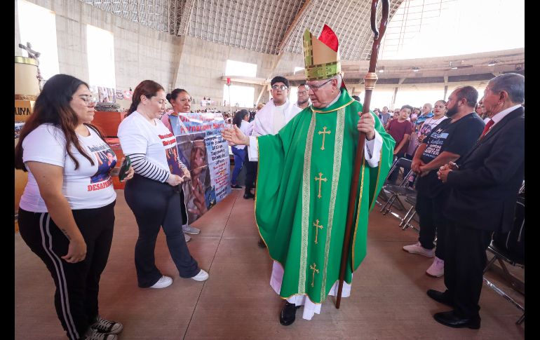 Durante el sermón el cardenal Francisco Robles Ortega, quien ofreció esta misa, instó a las familias a no perder la fe en Dios y en que sus seres queridos habrán de ser encontrados, y les pidió que sigan unidas en su lucha. EL INFORMADOR / H. Figueroa