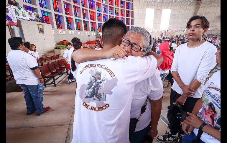 Durante el sermón el cardenal Francisco Robles Ortega, quien ofreció esta misa, instó a las familias a no perder la fe en Dios y en que sus seres queridos habrán de ser encontrados, y les pidió que sigan unidas en su lucha. EL INFORMADOR / H. Figueroa