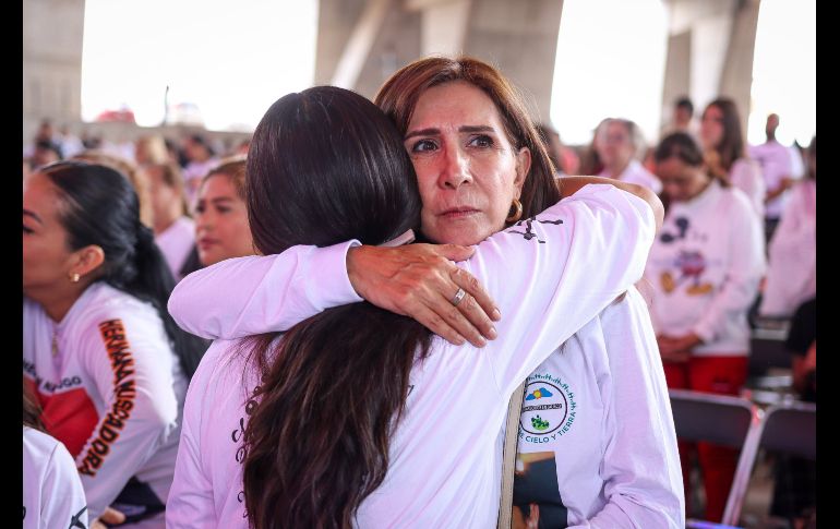 Durante el sermón el cardenal Francisco Robles Ortega, quien ofreció esta misa, instó a las familias a no perder la fe en Dios y en que sus seres queridos habrán de ser encontrados, y les pidió que sigan unidas en su lucha. EL INFORMADOR / H. Figueroa