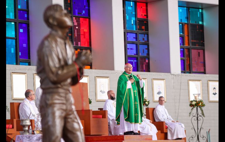 Durante el sermón el cardenal Francisco Robles Ortega, quien ofreció esta misa, instó a las familias a no perder la fe en Dios y en que sus seres queridos habrán de ser encontrados, y les pidió que sigan unidas en su lucha. EL INFORMADOR / H. Figueroa