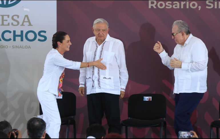 Ante cientos de personas, el Presidente se comprometió a regresar con Claudia Sheinbaum a Sinaloa antes de que concluya su gobierno para inaugurar el distrito de riego de la presa Santa María y el camino de San Ignacio a Tayoltita, Durango. SUN / F. Rojas