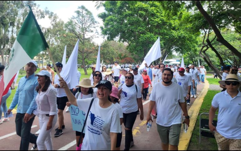 El día de ayer cientos de trabajadores y ciudadanos marcharon para protestar por el paquete de 20 reformas que Morena y sus aliados buscan aprobar en el Congreso. EL INFORMADOR/ O. Gónzalez