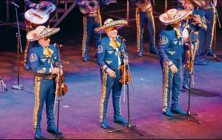 El Mariachi Nuevo Tecalitlán cerró el evento llenando el recinto con su sentimiento y algarabía. EL INFORMADOR/ H. Figueroa