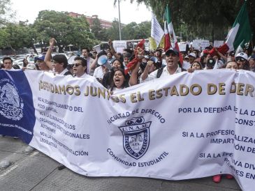 Estudiantes de la Facultad de Derecho de la Universidad Nacional Autónoma de México marcharon para protestar contra la reforma al Poder Judicial. SUN/G. Pano