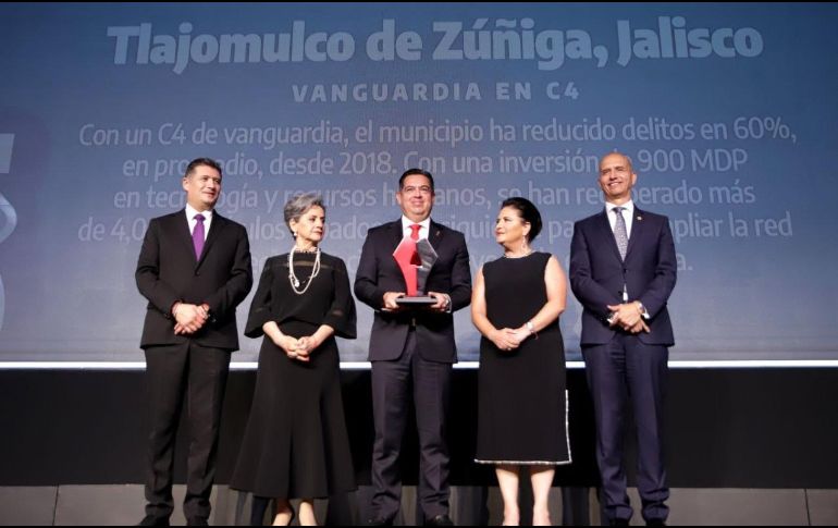 El  Presidente municipal interino de Tlajomulco, Gerardo Trujillo Vega, recibió el galardón. ESPECIAL.