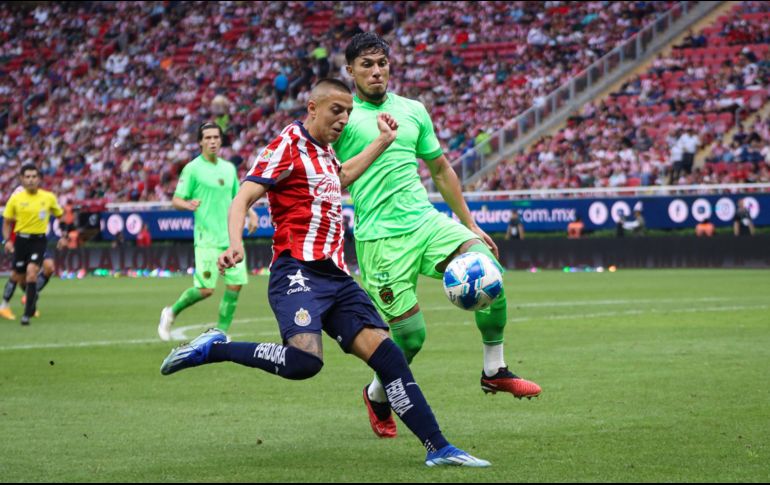 Las Chivas “apantallaron” a propios y extraños al golear a los Bravos de Juárez en la cancha del Estadio AKRON. EL INFORMADOR/ H. Figueroa.