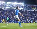 Alexis Gutiérrez celebra su gol, el tercero del Cruz Azul, que terminó una racha de tres años y siete juegos sin derrotar a las Águilas. IMAGO7/R. Vadillo