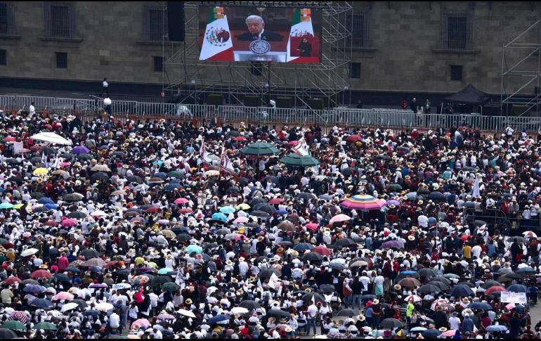 Pidió a las y los presentes a su sexto informe, votar a mano alzada sobre si la elección de jueces, magistrados y ministros debe estar a cargo de la ciudadanía. ESPECIAL / PRESIDENCIA DE MÉXICO