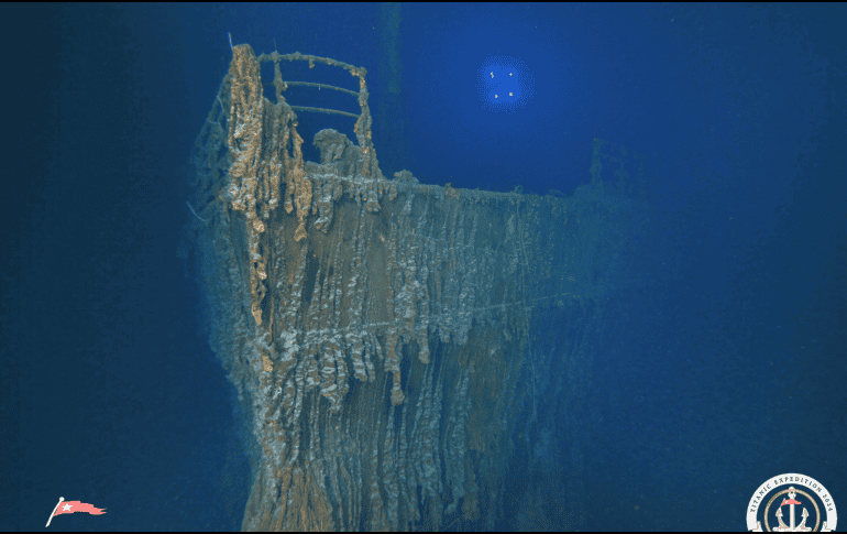 Los robots submarinos empleados en la expedición descubrieron que una pieza de la baranda de castillo de proa del Titanic, se desprendió del casco. EFE