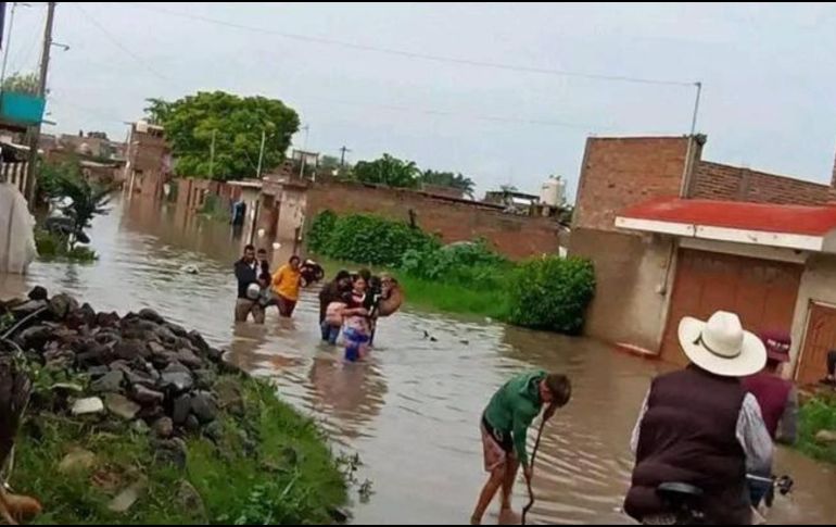 Según reportes, la causa de la inundación fue de desbordamiento del Río Lerma que colinda con el municipio. ESPECIAL