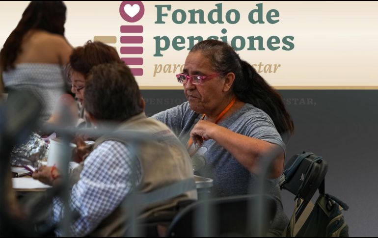 Para tramitarlo, los pensionados deben acudir a las ventanillas únicas establecidas en el IMSS o el ISSSTE para que el complemento de su pensión sea calculado y pagado, de acuerdo con la documentación presentada. ESPECIAL, EL INFORMADOR