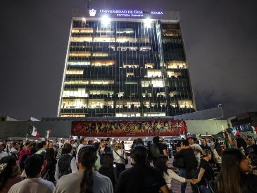 Alrededor de las 20:00 horas el contingente, de más de mil 700 personas comenzó su marcha hacia el Centro de la ciudad.EL INFORMADOR/A.NAVARRO