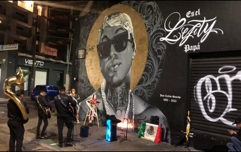 El mural en memoria del rapero fue realizado por el artista urbano Fredy Muñoz. EL INFORMADOR/ H. Navarro