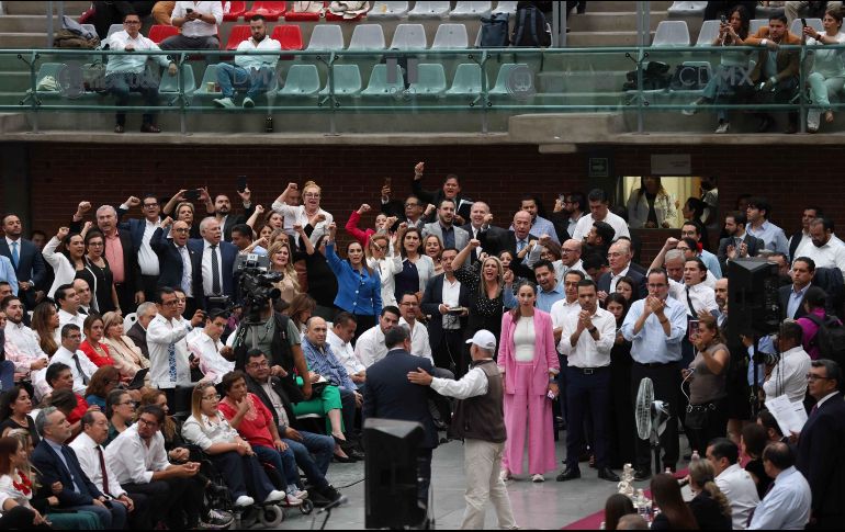 Los diputados sesionaron en el Deportivo Magdalena Mixhuca, después de que los trabajadores del Poder Judicial cerraron los accesos a la Cámara de Diputados. SUN/D. Simón