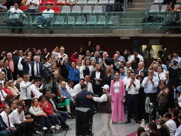 Los diputados sesionaron en el Deportivo Magdalena Mixhuca, después de que los trabajadores del Poder Judicial cerraron los accesos a la Cámara de Diputados. SUN/D. Simón