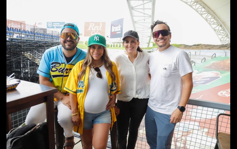 Arturo Guzmán, Laura Martínez, Natalia Gamez yJerry García de Quevedo. GENTE BIEN JALISCO/ Claudio Jimenoi