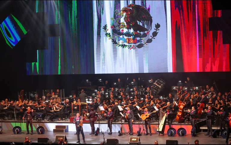 La espectacular velada contó con la participación del Mariachi Internacional CHG y de la Orquesta Filarmónica de Jalisco. EL INFORMADOR/ H. Figueroa