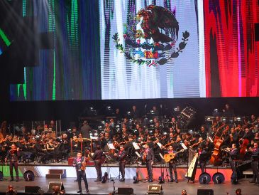 La espectacular velada contó con la participación del Mariachi Internacional CHG y de la Orquesta Filarmónica de Jalisco. EL INFORMADOR/ H. Figueroa