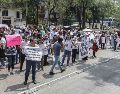 Colectivos a favor y en contra de la reforma judicial se manifiestan afuera del Senado de la República. SUN/G. Pano