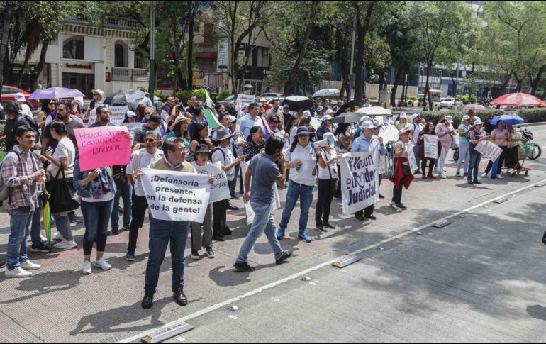 Colectivos a favor y en contra de la reforma judicial se manifiestan afuera del Senado de la República. SUN/G. Pano