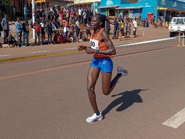 Rebecca Cheptegei no pudo recuperarse de las fuertes quemaduras y falleció durante su tratamiento en un hospital de Kenia. AP / ARCHIVO