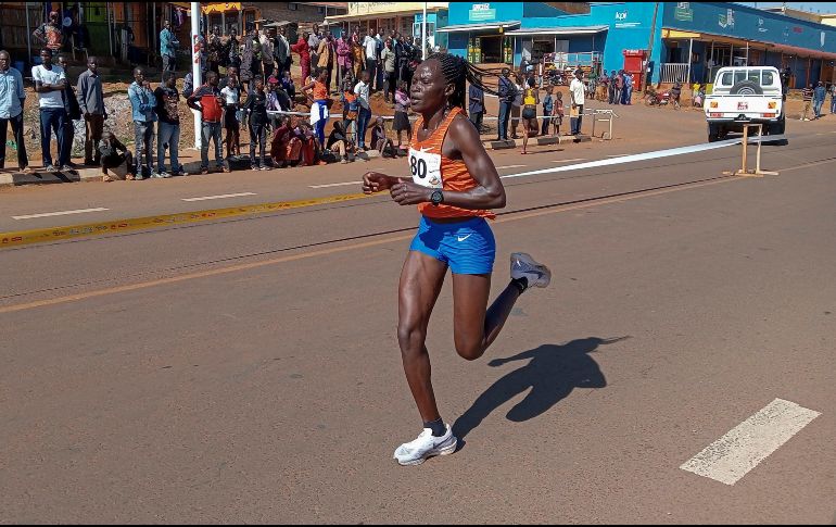 Rebecca Cheptegei no pudo recuperarse de las fuertes quemaduras y falleció durante su tratamiento en un hospital de Kenia. AP / ARCHIVO