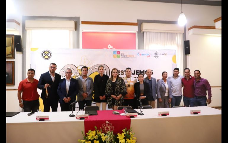 El Ayuntamiento de Guadalajara, en colaboración con el Consejo Municipal de Deporte (Comude), presentó la agenda de actividades en el marco de la celebración del vigésimo aniversario de la Vía RecreActiva en la ciudad. CORTESÍA / Ayuntamiento de Guadalajara