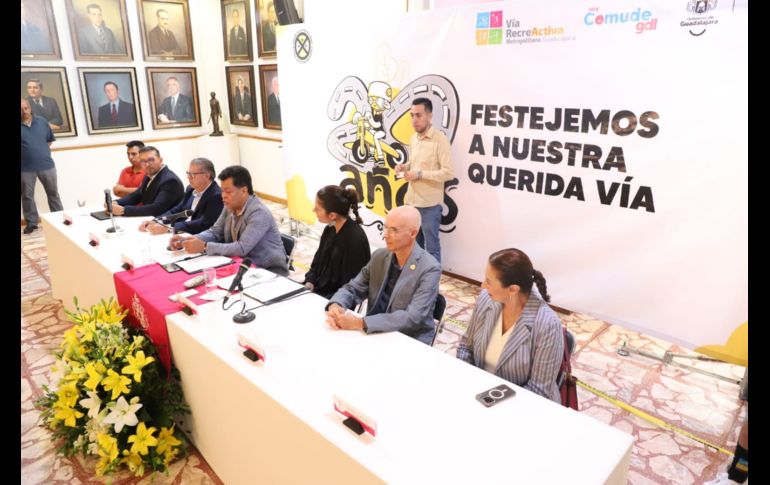 El Ayuntamiento de Guadalajara, en colaboración con el Consejo Municipal de Deporte (Comude), presentó la agenda de actividades en el marco de la celebración del vigésimo aniversario de la Vía RecreActiva en la ciudad. CORTESÍA / Ayuntamiento de Guadalajara