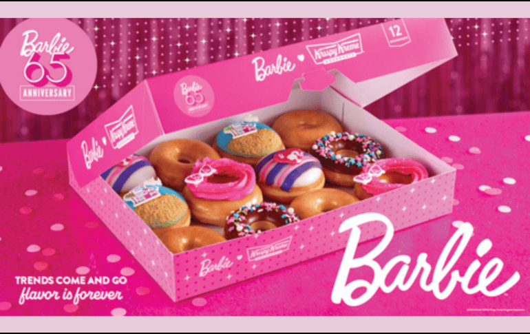 En tiendas Krispy Kreme seleccionadas, los seguidores pueden disfrutar y compartir la colección Barbie™ . KRISPY KREME