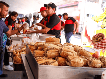 En el mes patrio, las tortas ahogadas son uno de los platillos que los tapatíos más consumen en septiembre. EL INFORMADOR / ARCHIVO