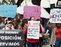 Trabajadores del Poder Judicial protestan frente a la Cámara de Senadores. EFE