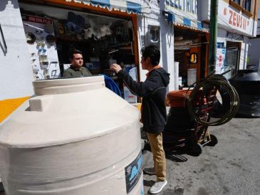 Aquí algunas recomendaciones para mantener limpios tus depósitos de agua en el hogar. SUN / ARCHIVO