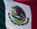 A través de sus transformaciones, la bandera ha permanecido como un símbolo de la identidad y la historia de México. Especial / Pexels