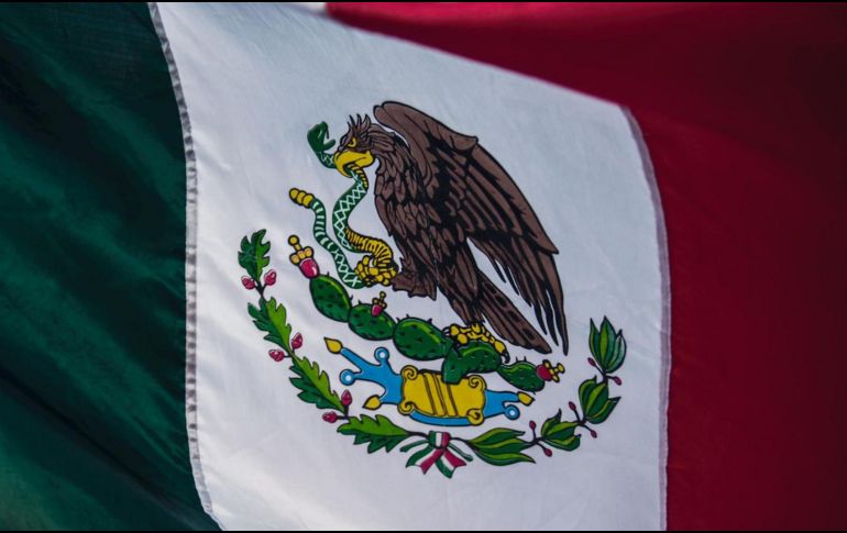 A través de sus transformaciones, la bandera ha permanecido como un símbolo de la identidad y la historia de México. Especial / Pexels