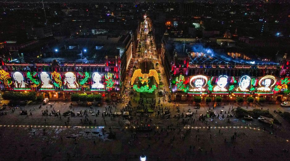 Las luces incluyen diseños representativos de los héroes que han participado en las principales batallas de la historia de México. X / @GobCDMX