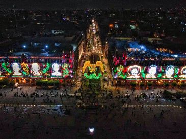 Las luces incluyen diseños representativos de los héroes que han participado en las principales batallas de la historia de México. X / @GobCDMX