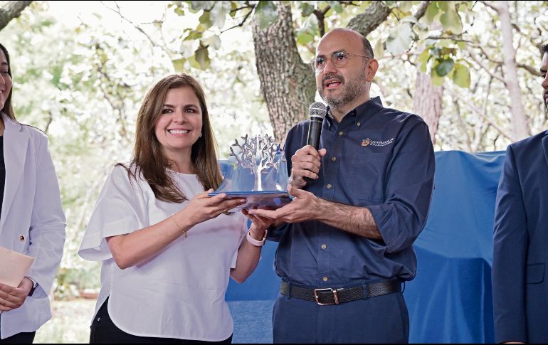 Karla Planter Pérez y Ricardo Villanueva Lomelí, durante el evento. CORTESÍA