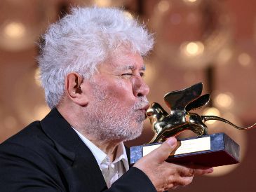 Pedro Almodovar se lleva el León de Oro en el Festival Internacional de Cine de Venecia. EFE / EPA / ETTORE FERRARI