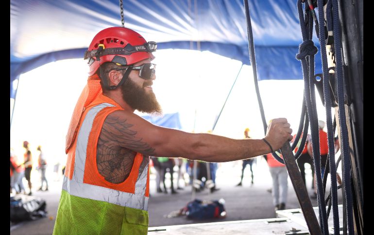 Las labores de trabajo comenzaron desde hace una semana y este sábado fue el segundo día de la instalación de la gran carpa. EL INFORMADOR/H. Figueroa.