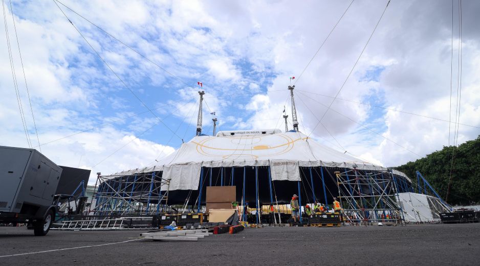 Las labores de trabajo comenzaron desde hace una semana y este sábado fue el segundo día de la instalación de la gran carpa. EL INFORMADOR/H. Figueroa.